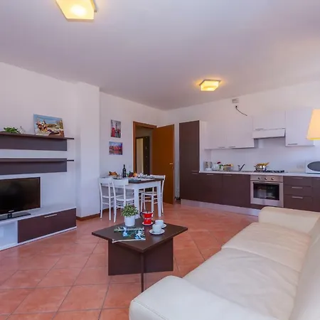 Fiumelatte Sleeps 4 Wifi T802387 Appartement Varenna