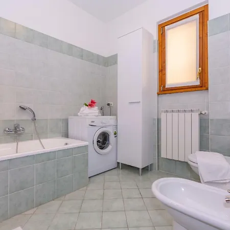 Fiumelatte Sleeps 4 Wifi T802387 Appartement Varenna